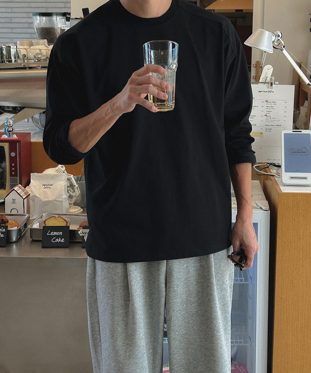 긴팔 티셔츠 모델 착용 이미지-S14L27