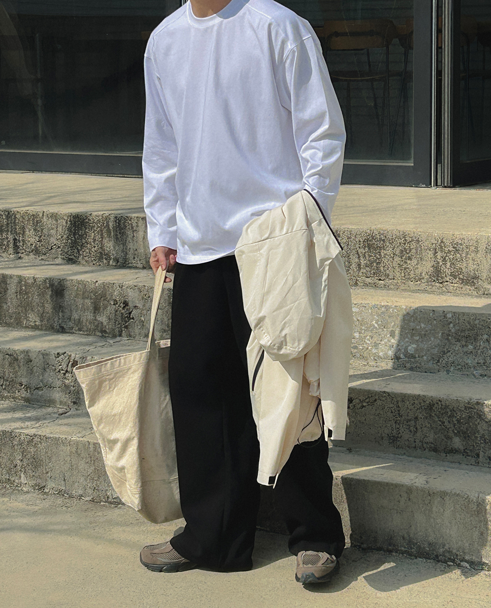 긴팔 티셔츠 모델 착용 이미지-S1L10