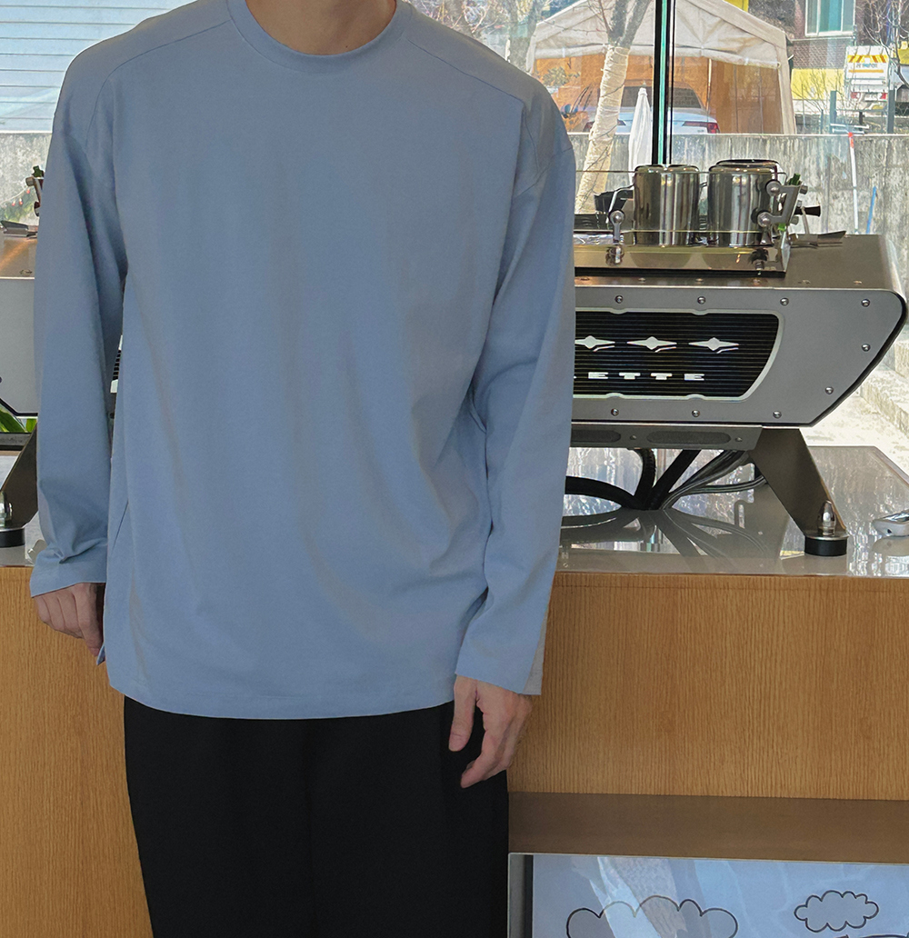 긴팔 티셔츠 모델 착용 이미지-S14L98