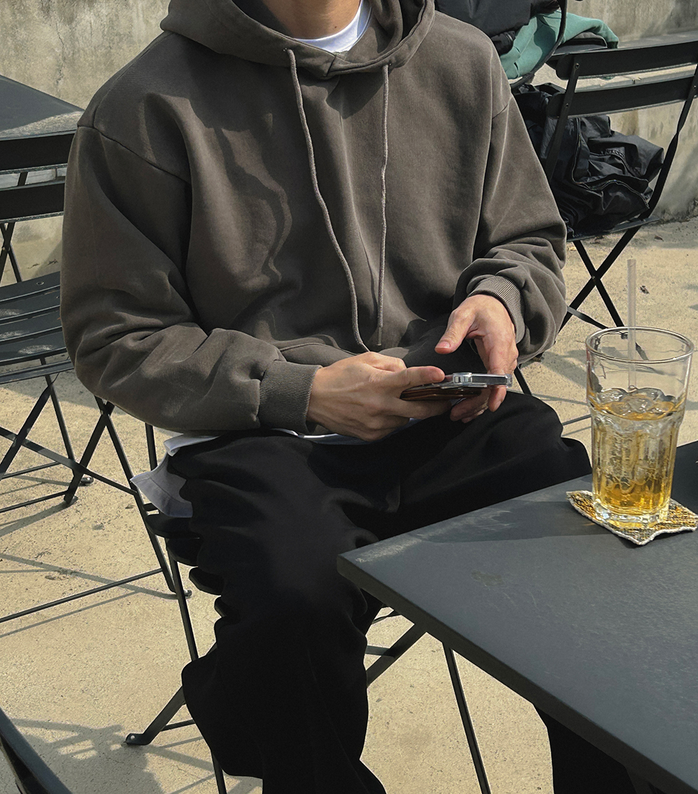 긴팔 티셔츠 모델 착용 이미지-S17L9