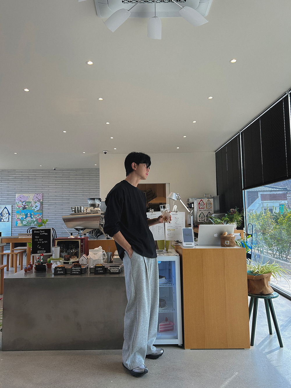 긴팔 티셔츠 모델 착용 이미지-S14L32