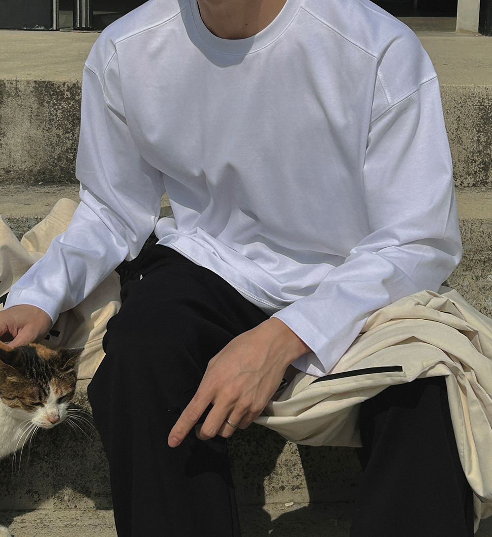 긴팔 티셔츠 모델 착용 이미지-S14L48