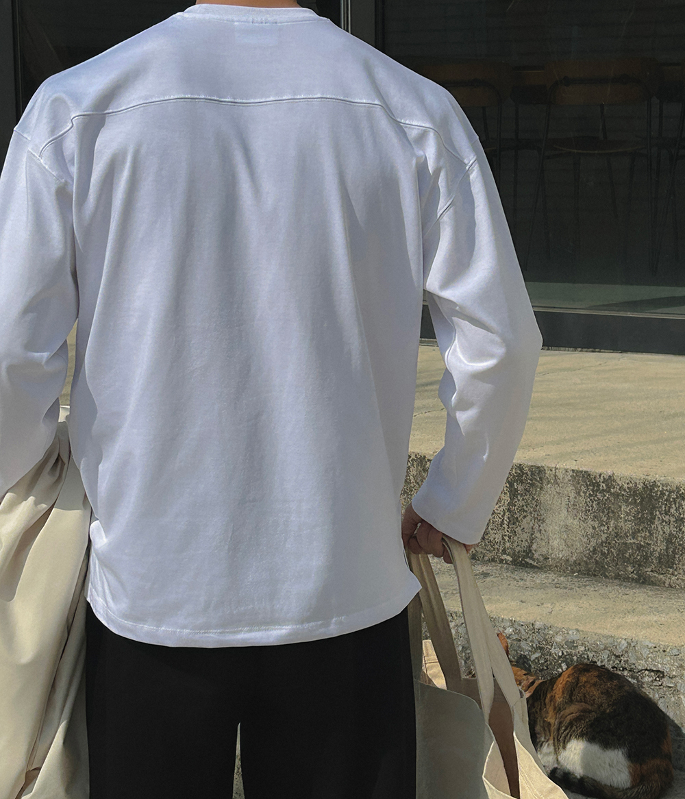 긴팔 티셔츠 모델 착용 이미지-S14L57