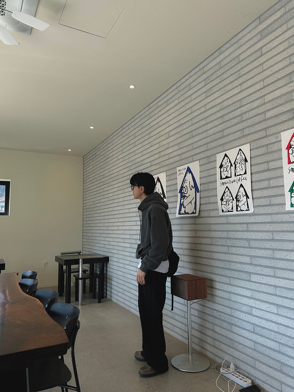 긴팔 티셔츠 모델 착용 이미지-S1L50