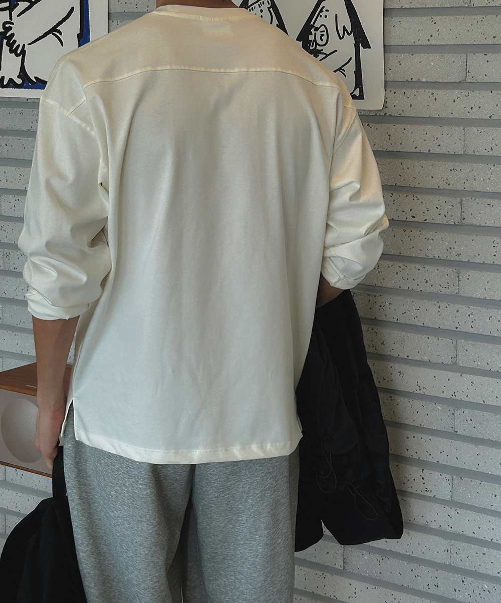 긴팔 티셔츠 모델 착용 이미지-S14L104