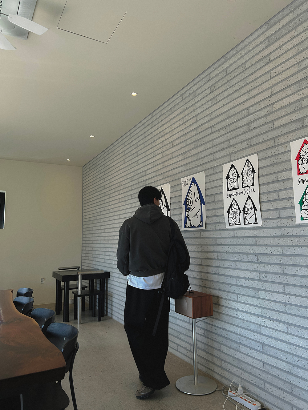 긴팔 티셔츠 모델 착용 이미지-S1L44