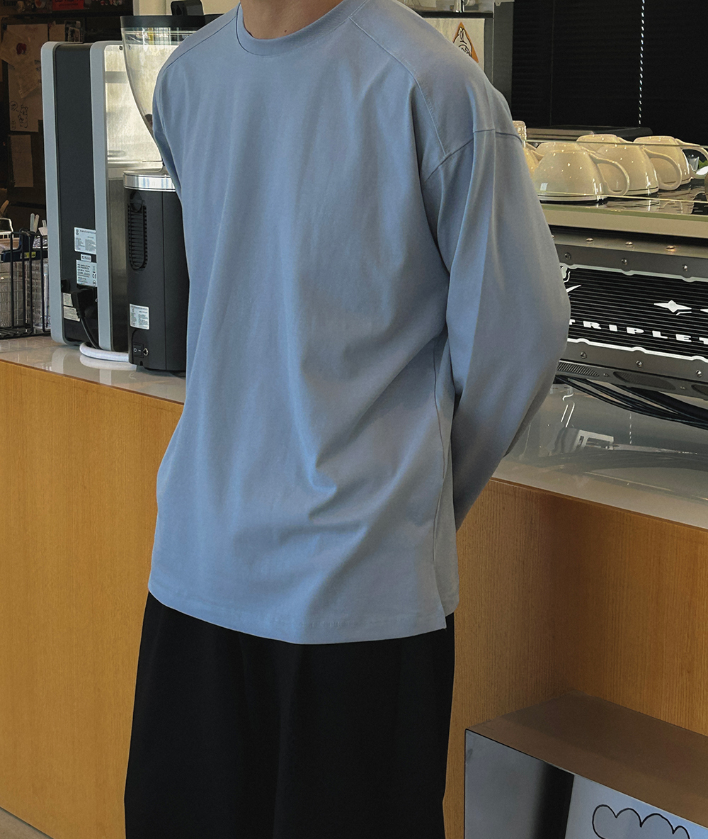 긴팔 티셔츠 모델 착용 이미지-S14L93