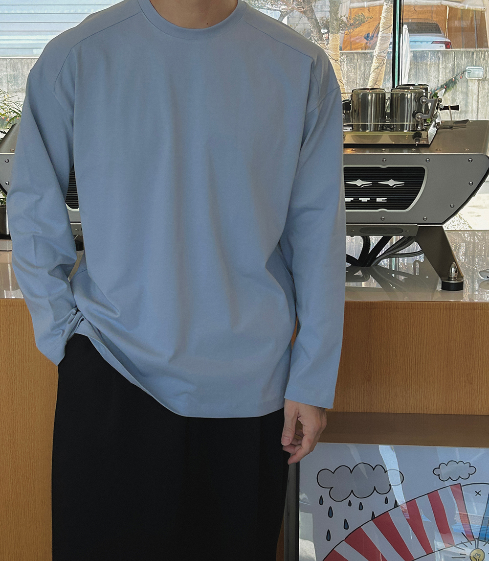 긴팔 티셔츠 모델 착용 이미지-S14L18