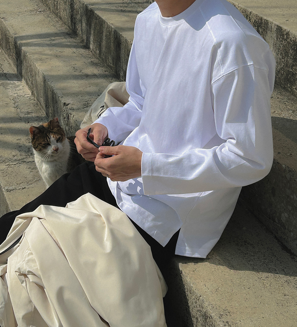 긴팔 티셔츠 모델 착용 이미지-S14L51