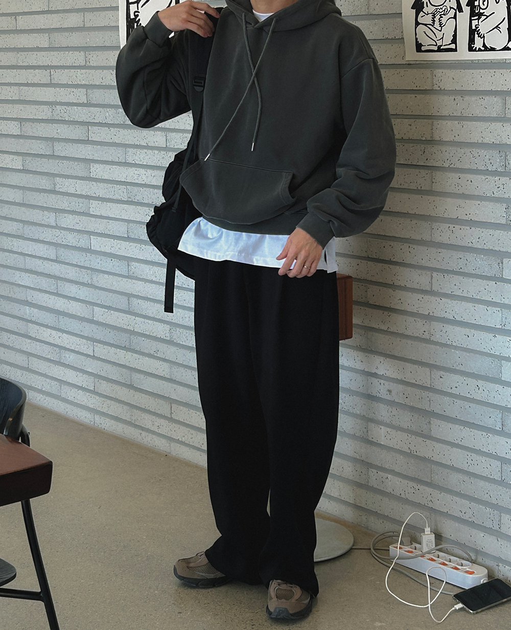 긴팔 티셔츠 모델 착용 이미지-S1L51