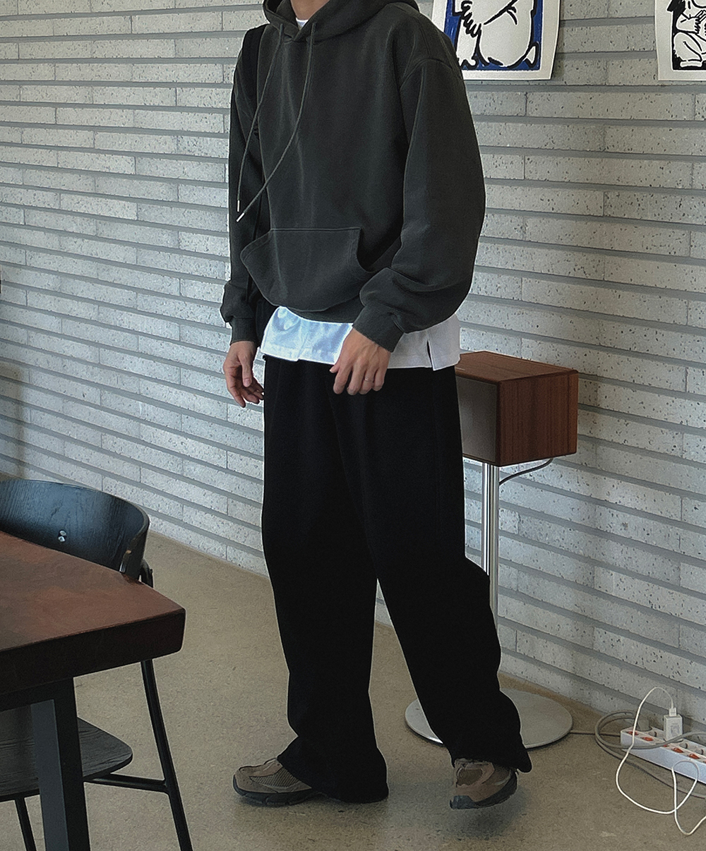 긴팔 티셔츠 모델 착용 이미지-S17L7