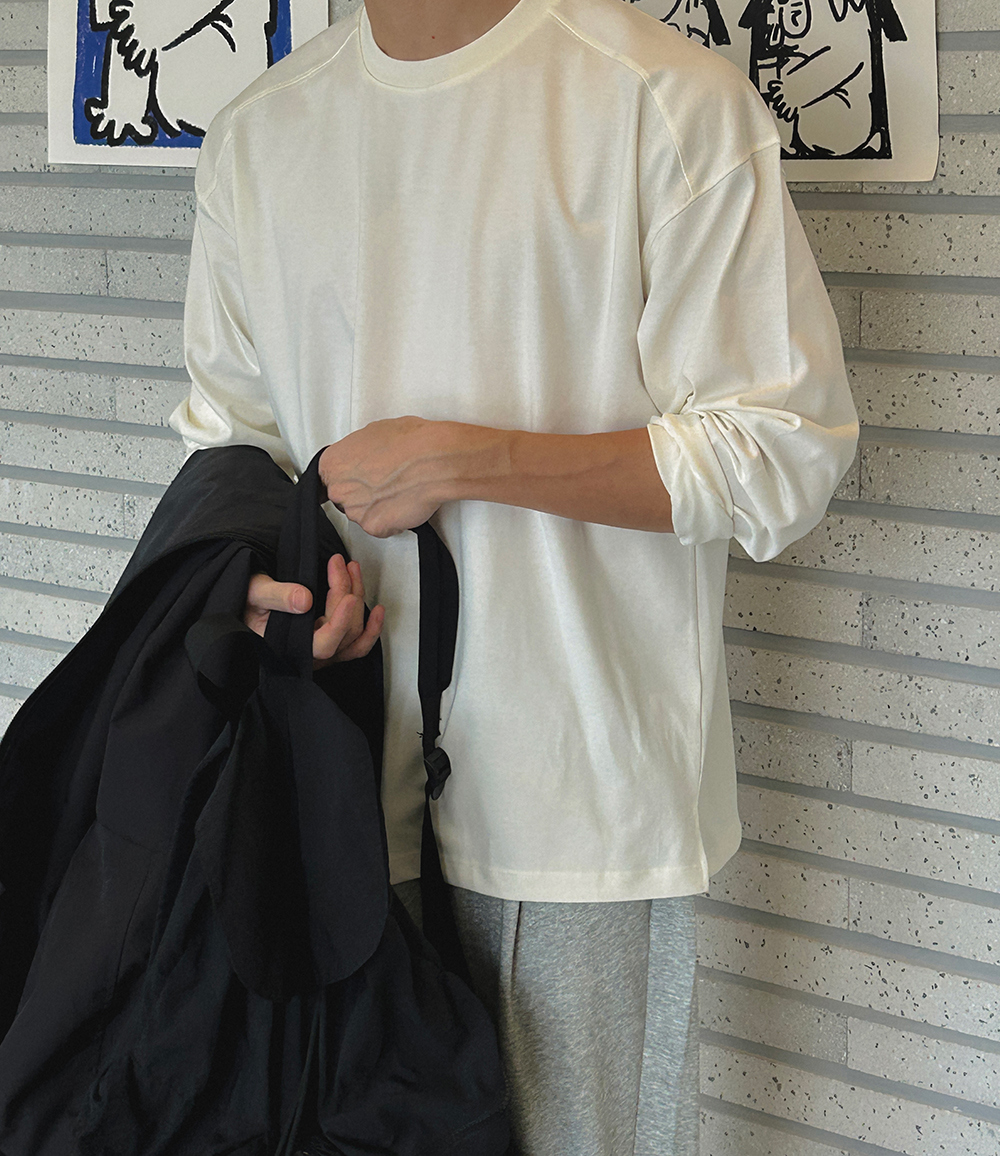 긴팔 티셔츠 모델 착용 이미지-S14L101