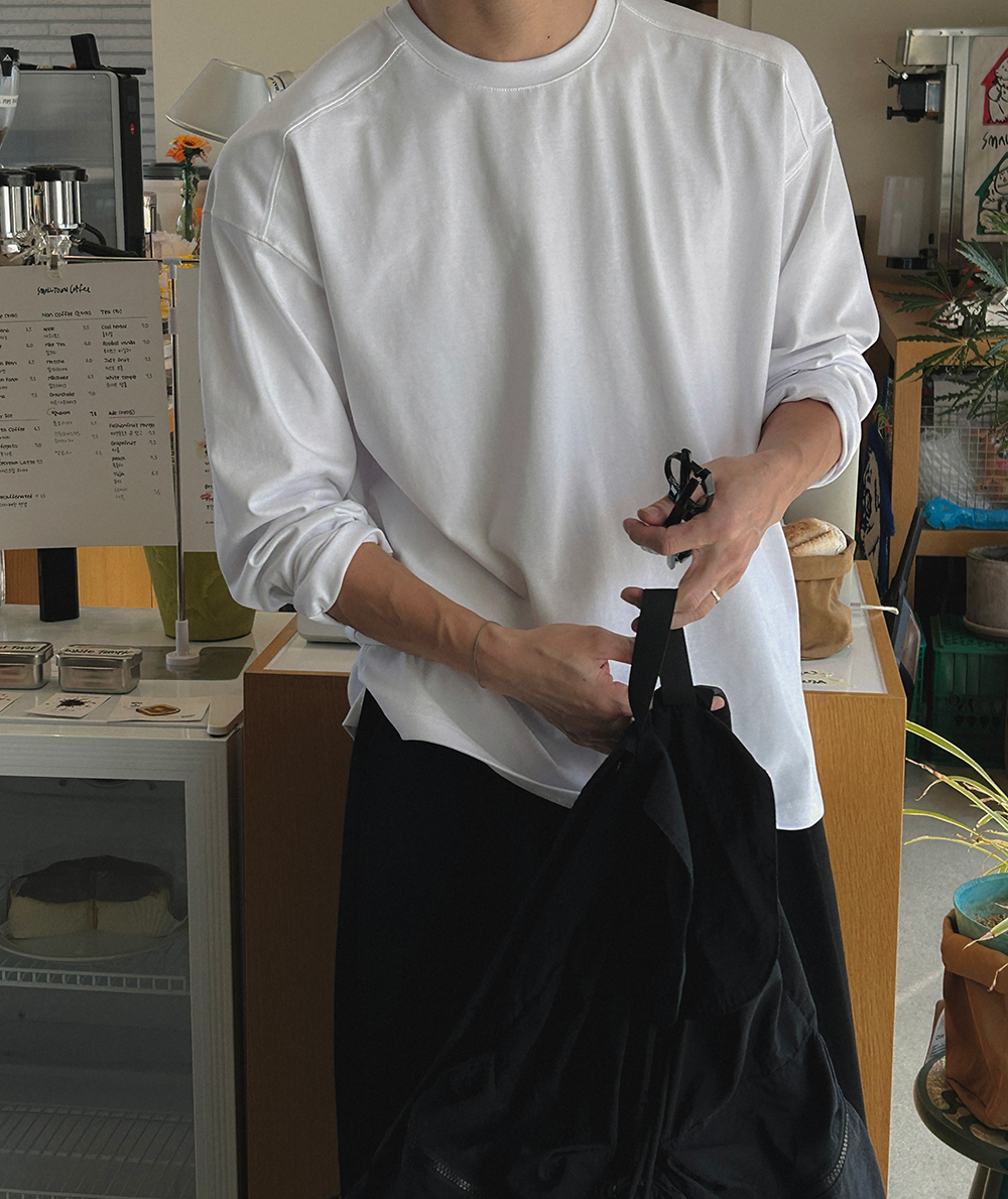 긴팔 티셔츠 모델 착용 이미지-S14L73