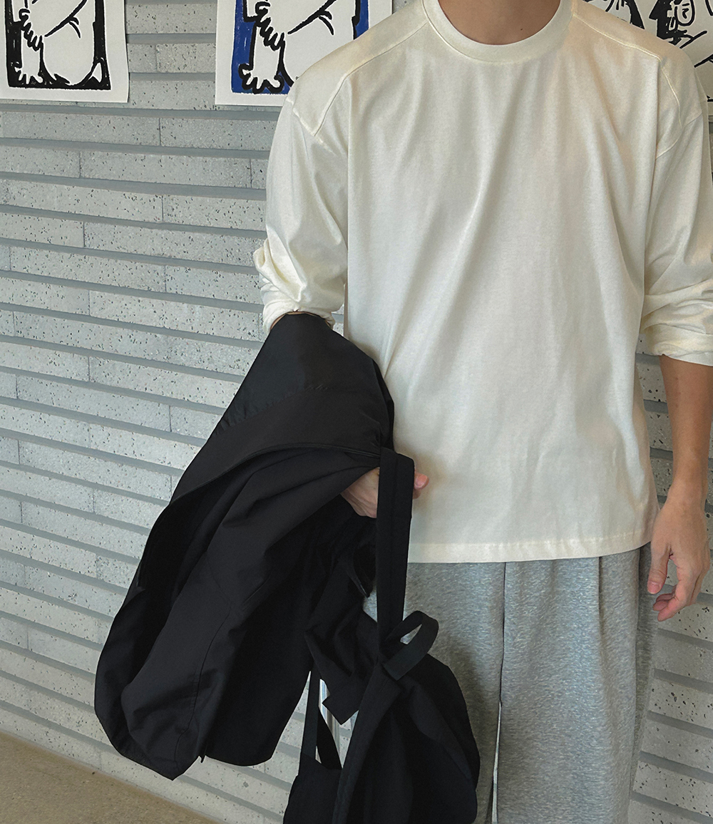 긴팔 티셔츠 모델 착용 이미지-S14L108