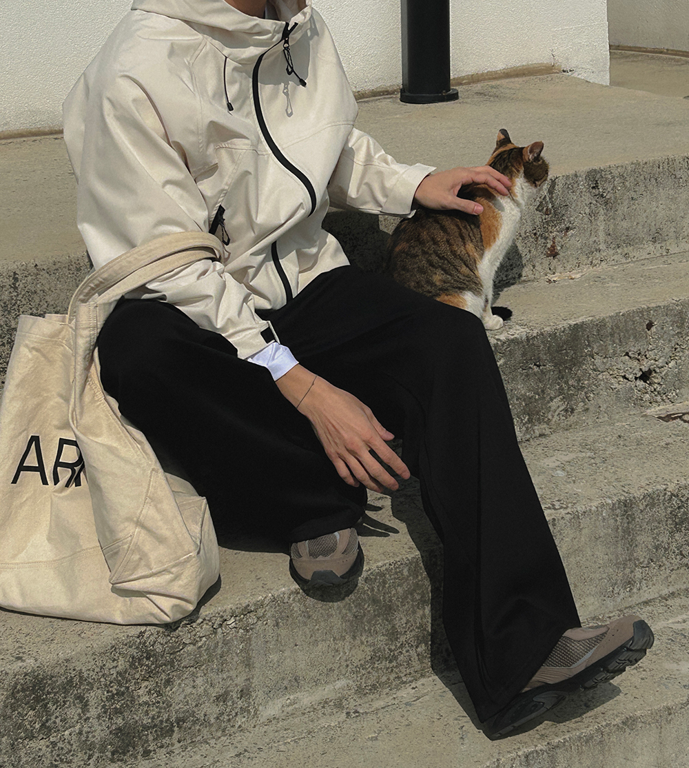 긴팔 티셔츠 모델 착용 이미지-S1L6