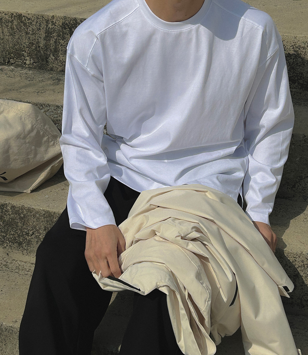 긴팔 티셔츠 모델 착용 이미지-S17L1