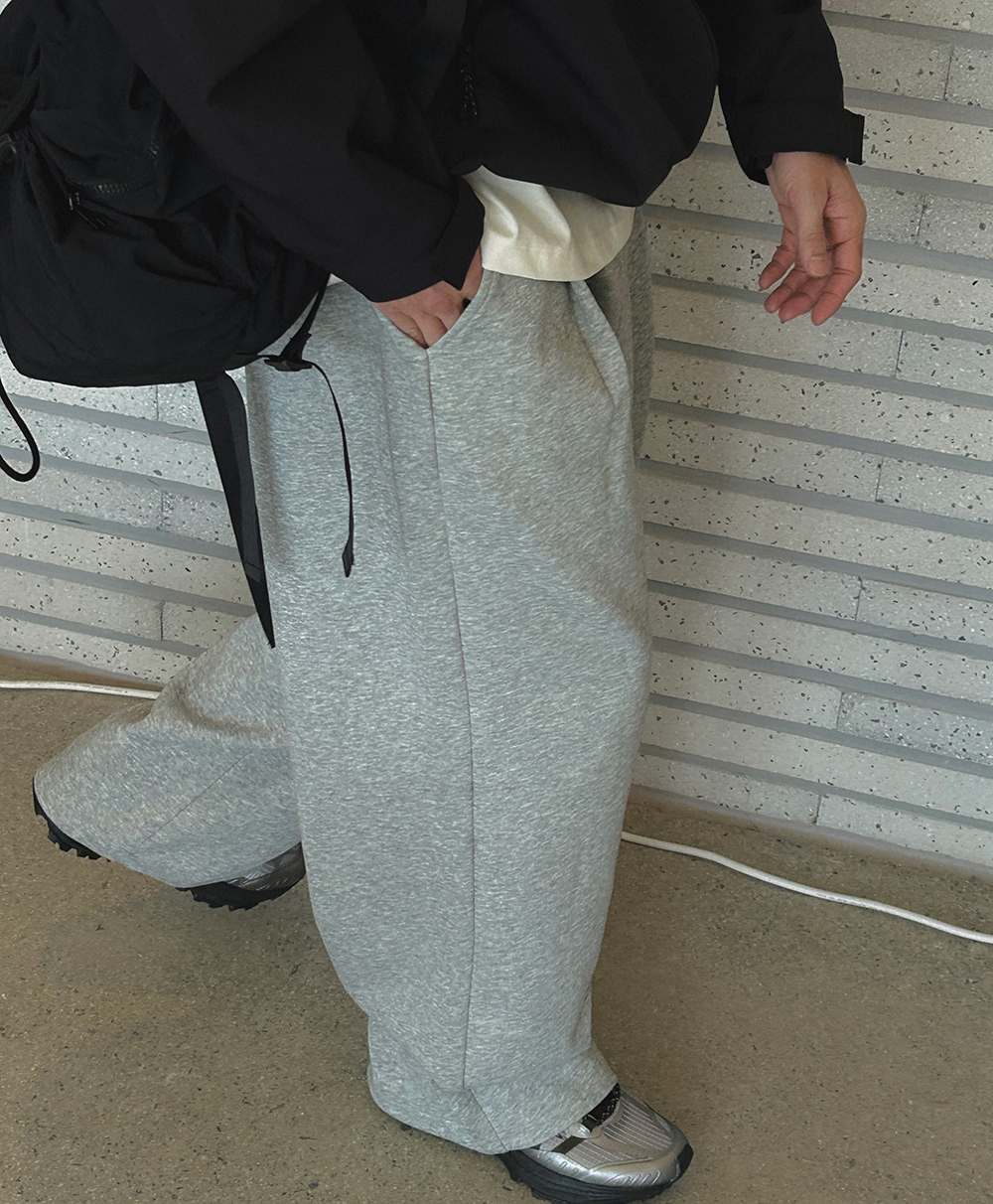 긴팔 티셔츠 모델 착용 이미지-S1L84