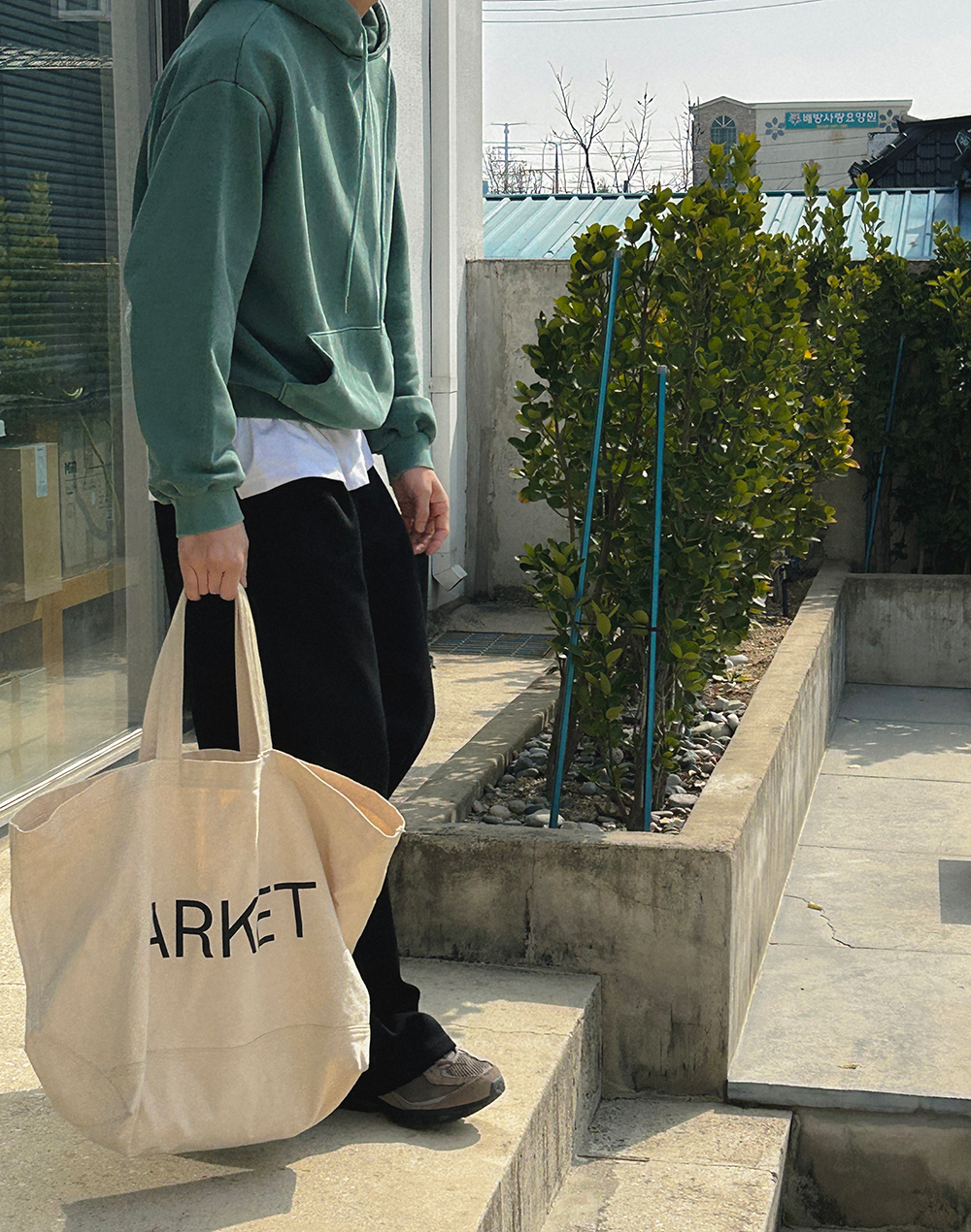 긴팔 티셔츠 모델 착용 이미지-S1L57