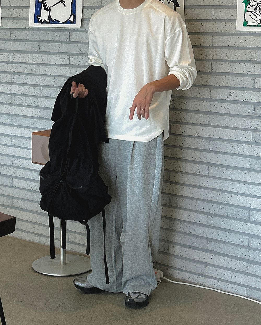 긴팔 티셔츠 모델 착용 이미지-S14L25