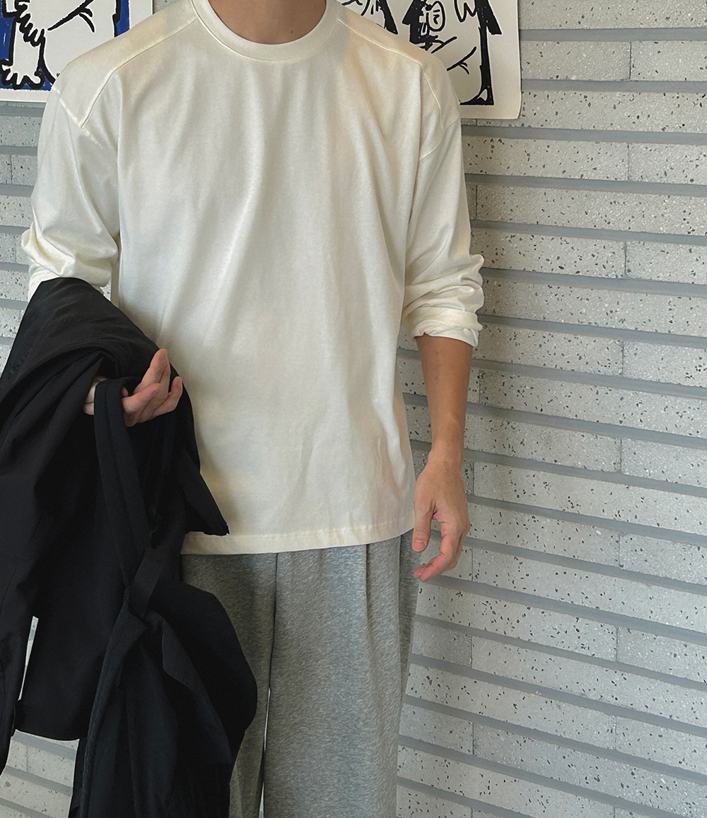 긴팔 티셔츠 모델 착용 이미지-S14L109