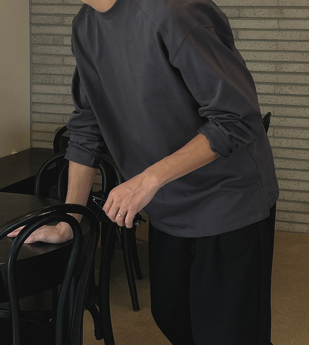 긴팔 티셔츠 모델 착용 이미지-S14L83