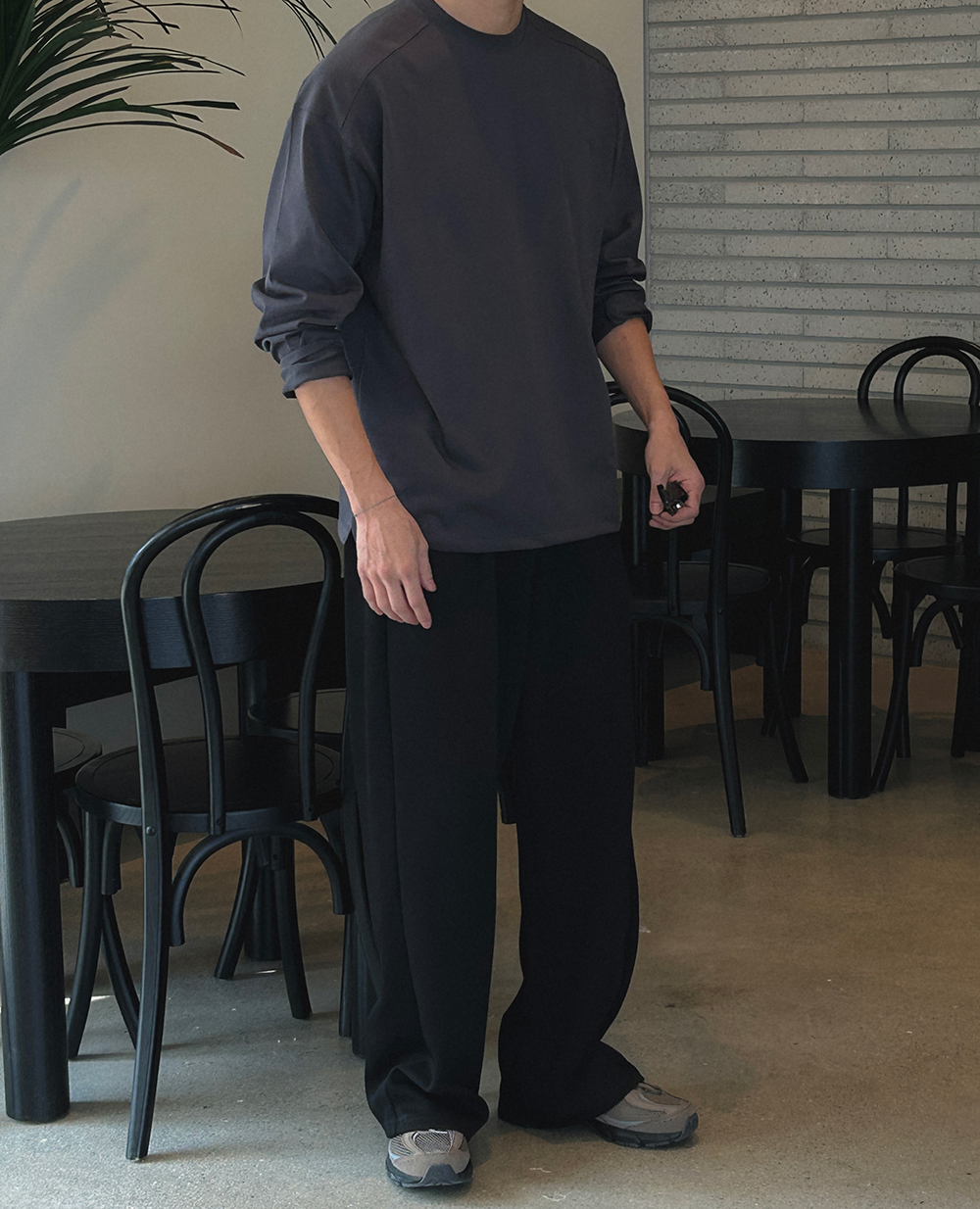 긴팔 티셔츠 모델 착용 이미지-S14L88