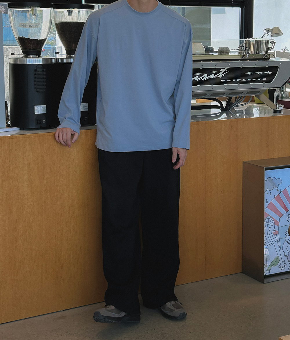 긴팔 티셔츠 모델 착용 이미지-S14L97