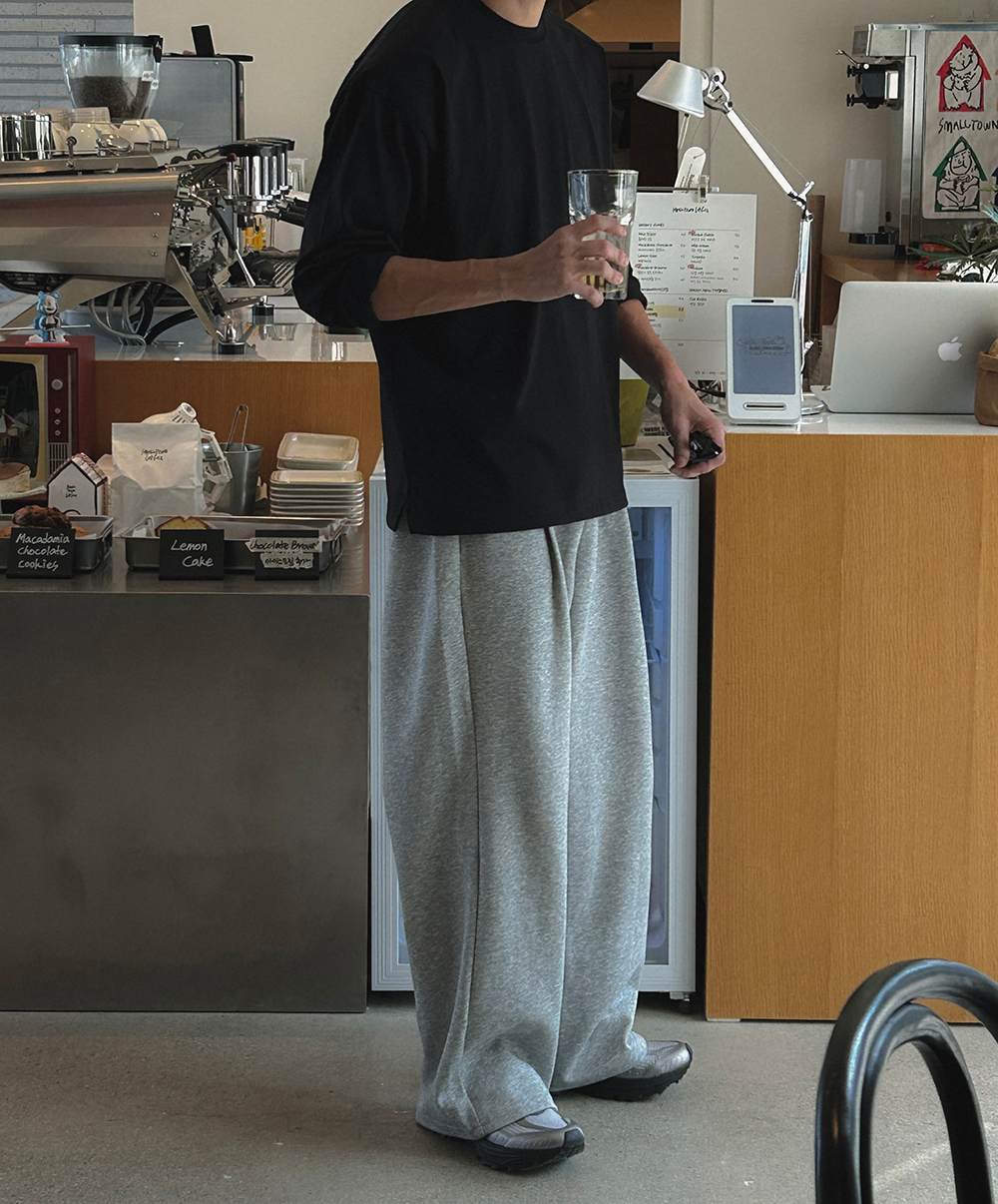 긴팔 티셔츠 모델 착용 이미지-S14L130