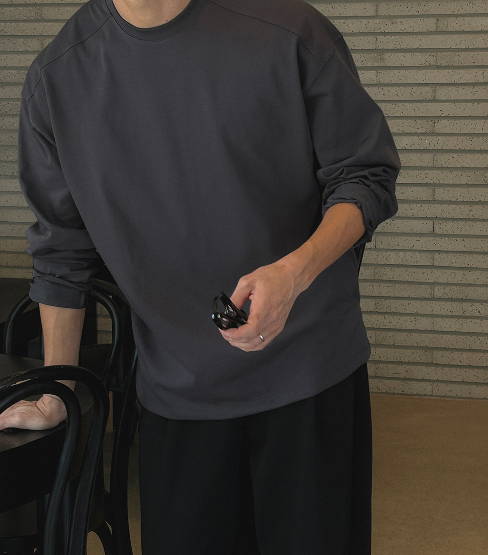 긴팔 티셔츠 모델 착용 이미지-S14L11