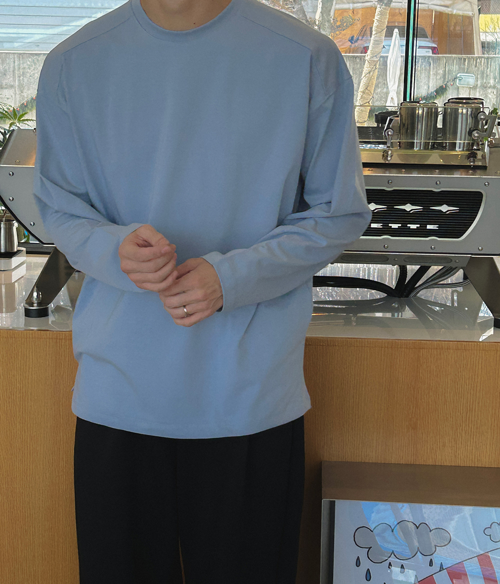 긴팔 티셔츠 모델 착용 이미지-S14L96