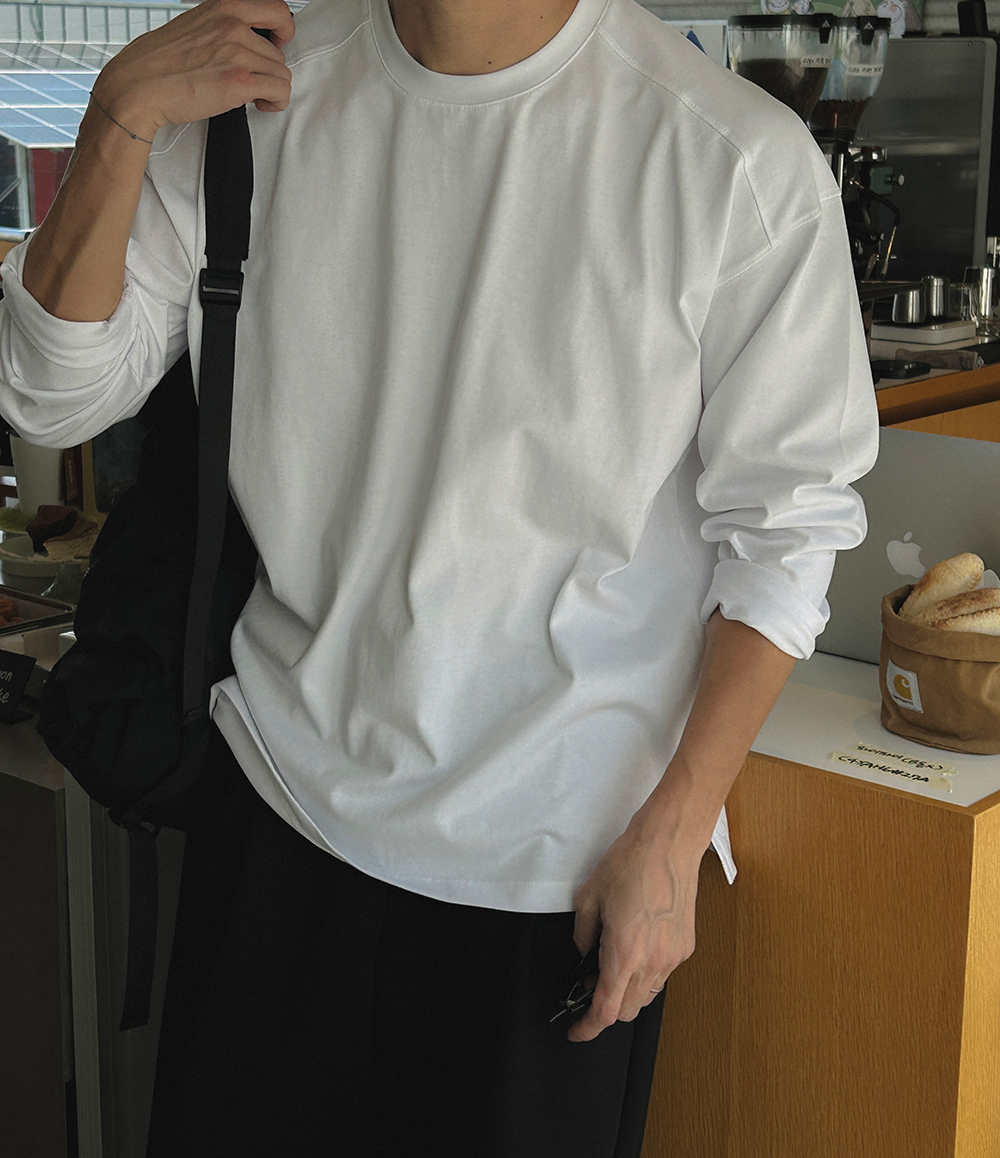 긴팔 티셔츠 모델 착용 이미지-S14L64