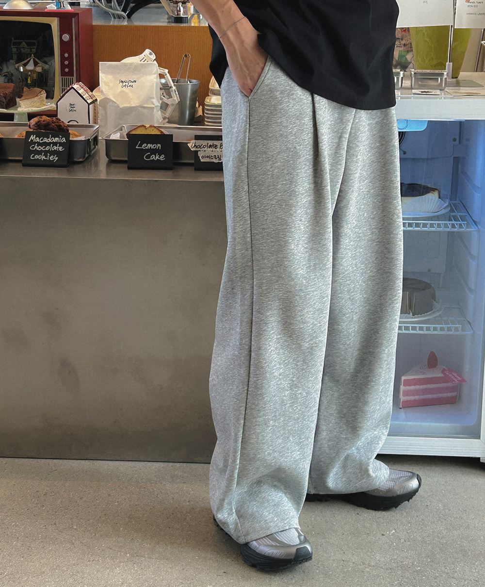 긴팔 티셔츠 모델 착용 이미지-S2L4