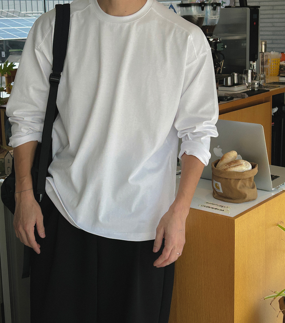 긴팔 티셔츠 모델 착용 이미지-S14L76