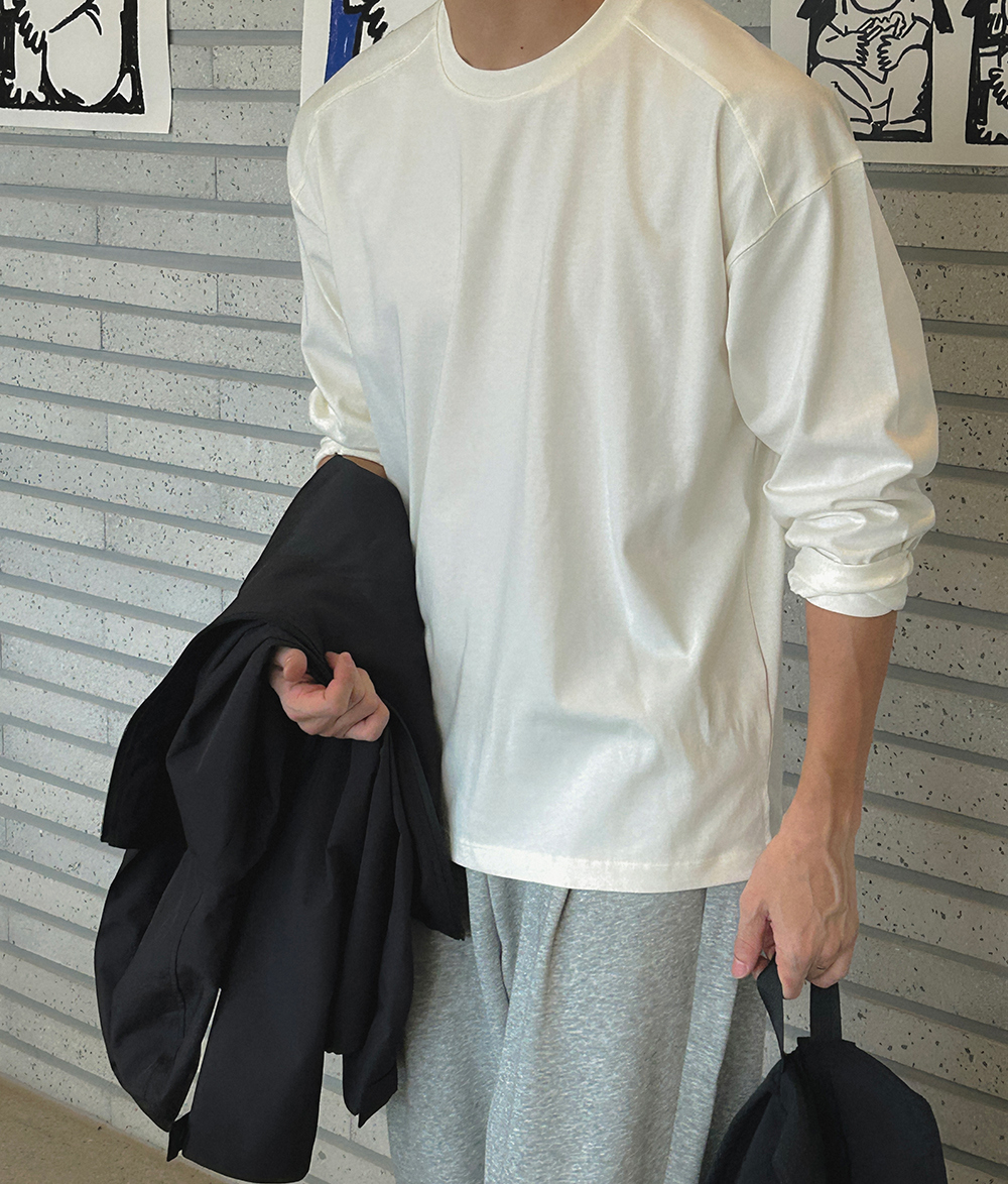 긴팔 티셔츠 모델 착용 이미지-S14L21