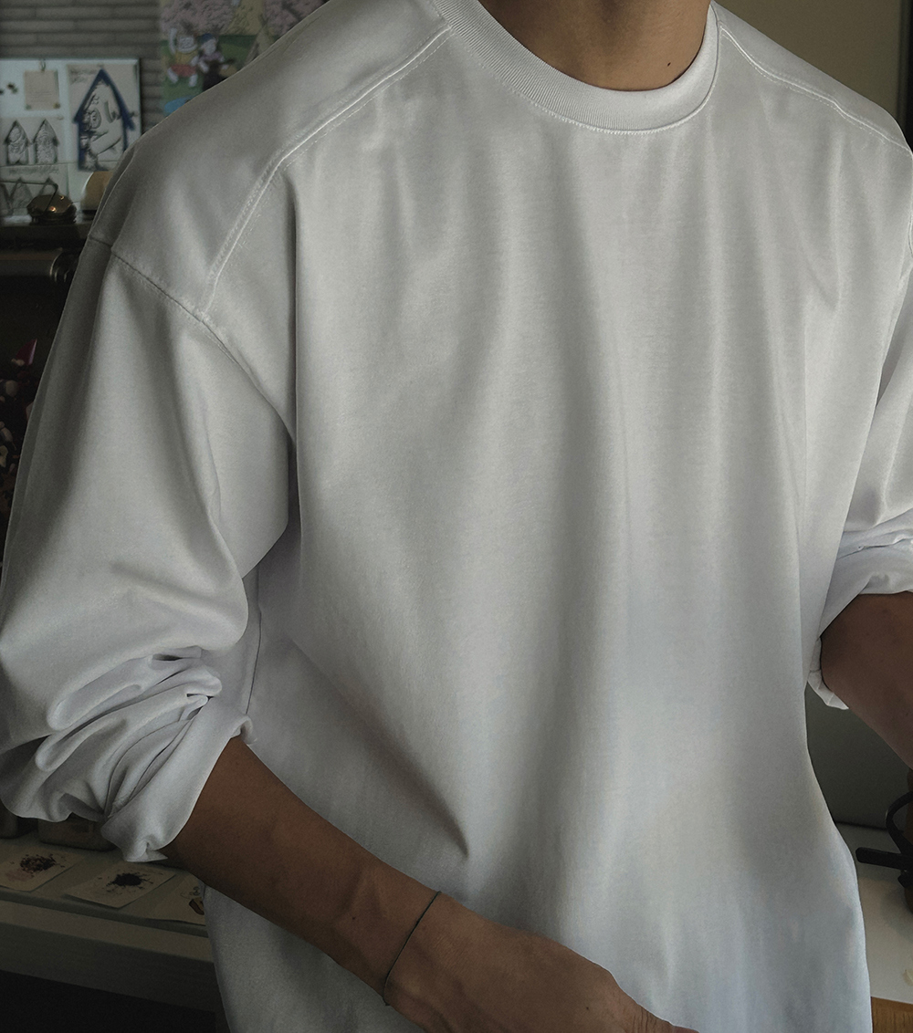 긴팔 티셔츠 모델 착용 이미지-S17L10