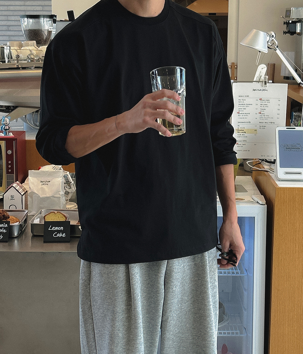 긴팔 티셔츠 모델 착용 이미지-S14L128