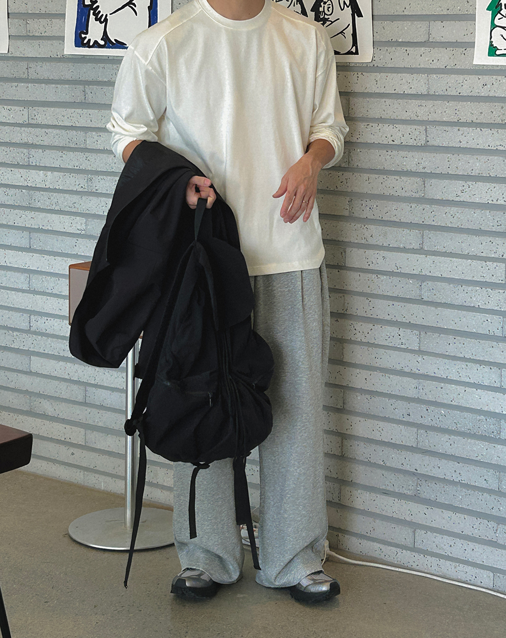 긴팔 티셔츠 모델 착용 이미지-S14L106