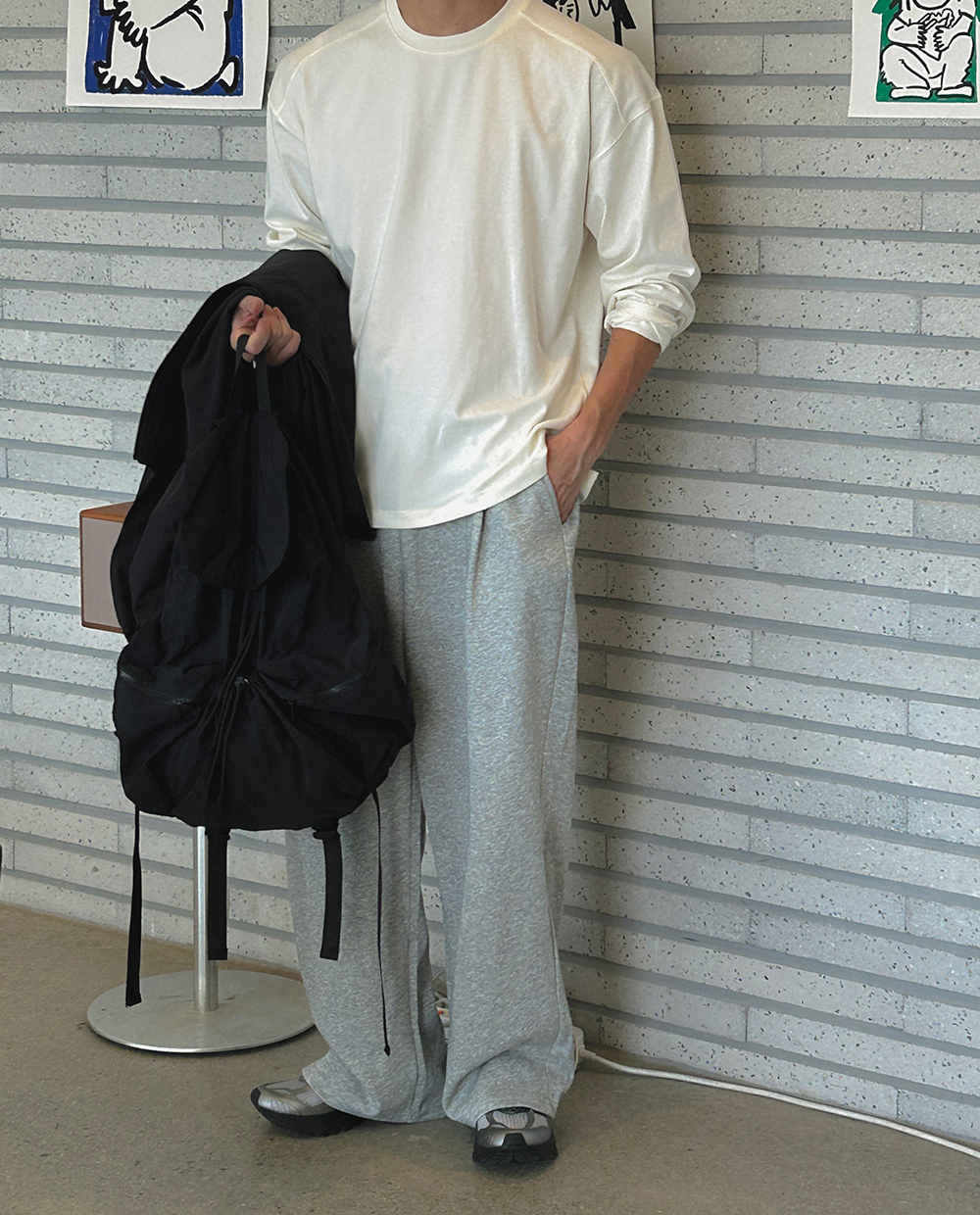 긴팔 티셔츠 모델 착용 이미지-S14L110