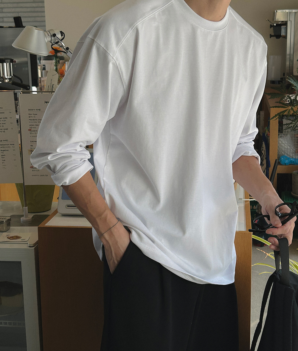 긴팔 티셔츠 모델 착용 이미지-S14L8