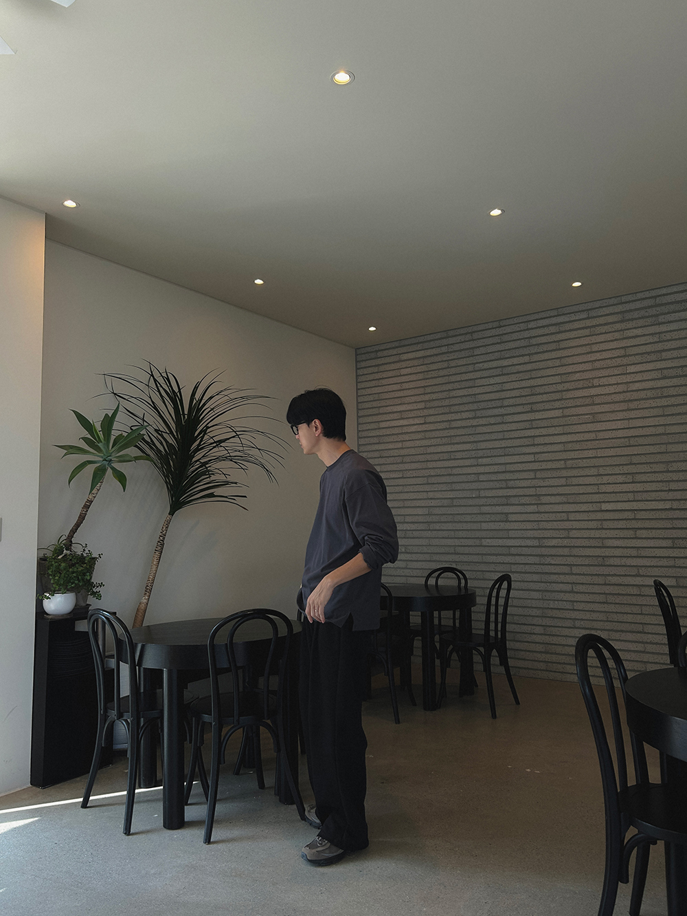 긴팔 티셔츠 모델 착용 이미지-S14L85