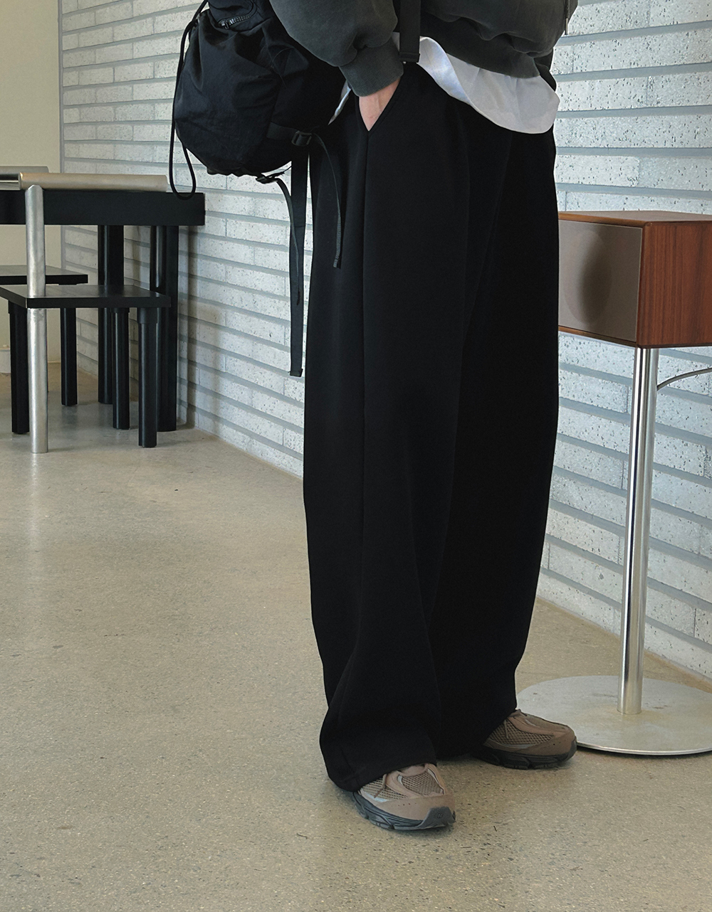 긴팔 티셔츠 모델 착용 이미지-S1L53