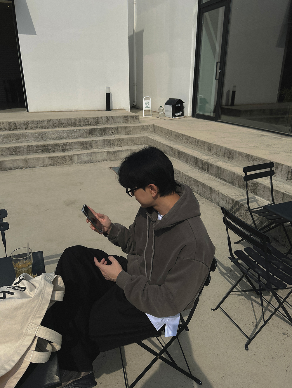 긴팔 티셔츠 모델 착용 이미지-S1L62