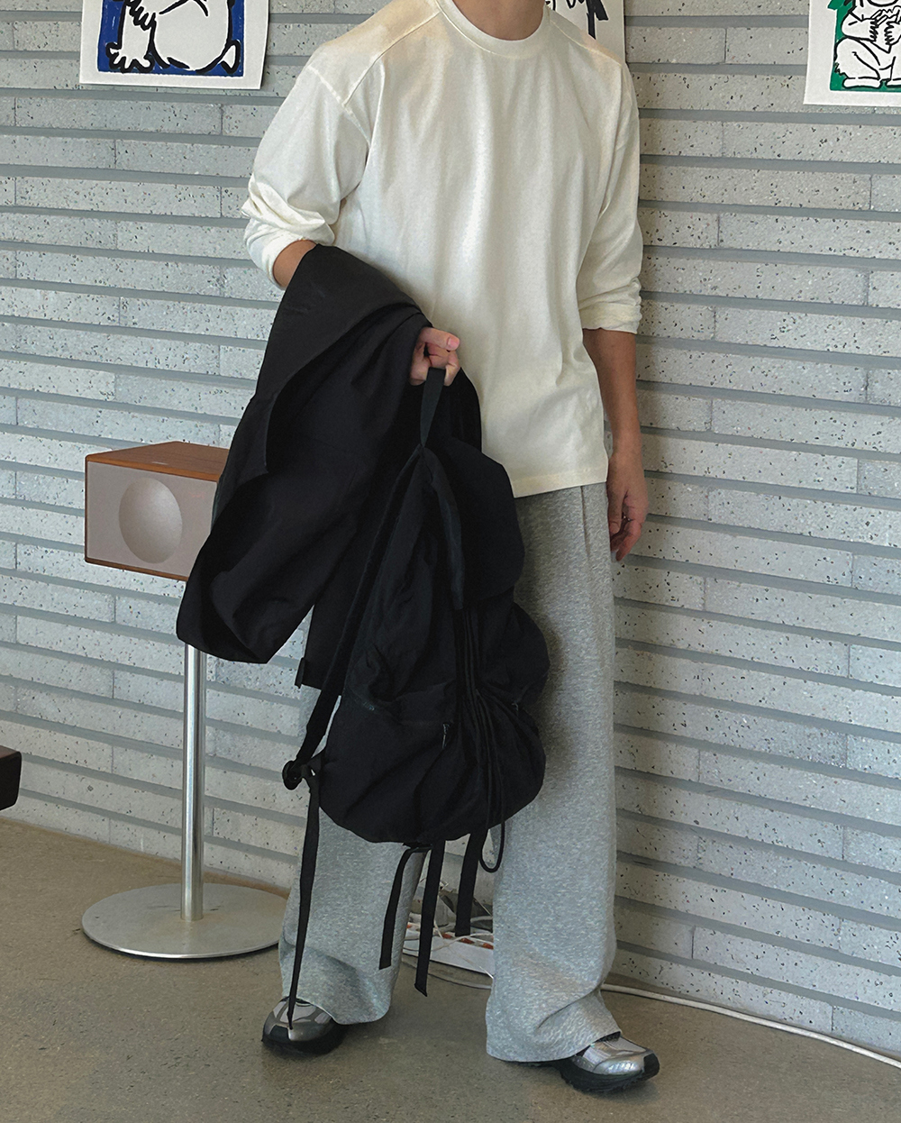 긴팔 티셔츠 모델 착용 이미지-S14L113