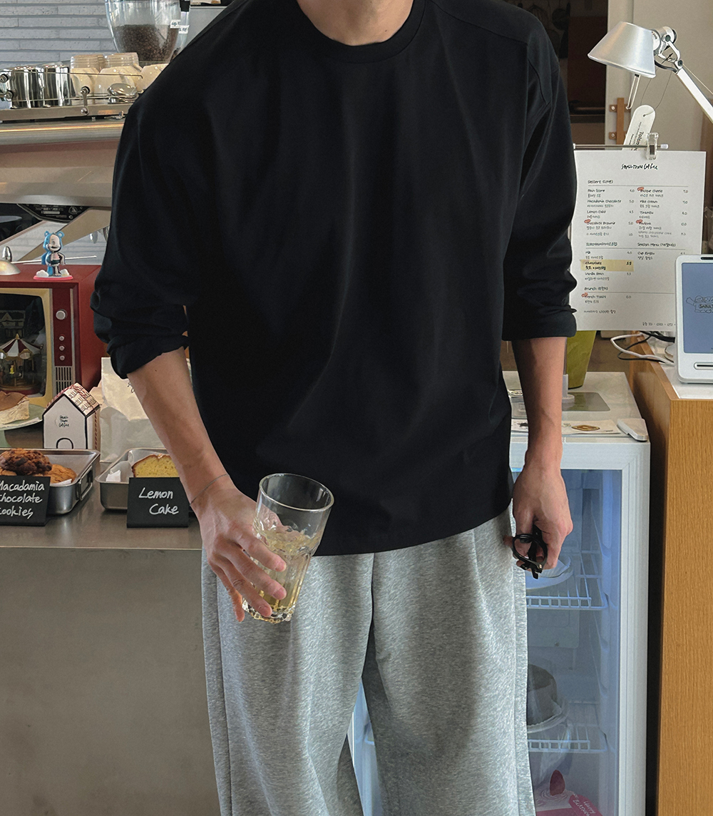 긴팔 티셔츠 모델 착용 이미지-S14L131