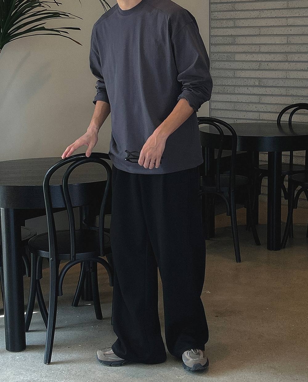 긴팔 티셔츠 모델 착용 이미지-S14L86