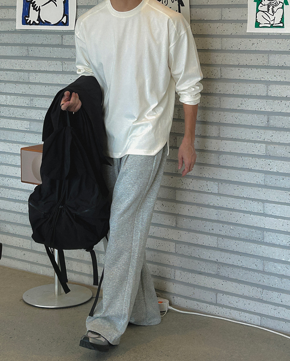 긴팔 티셔츠 모델 착용 이미지-S14L105