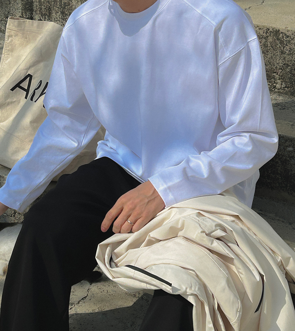 긴팔 티셔츠 모델 착용 이미지-S14L2