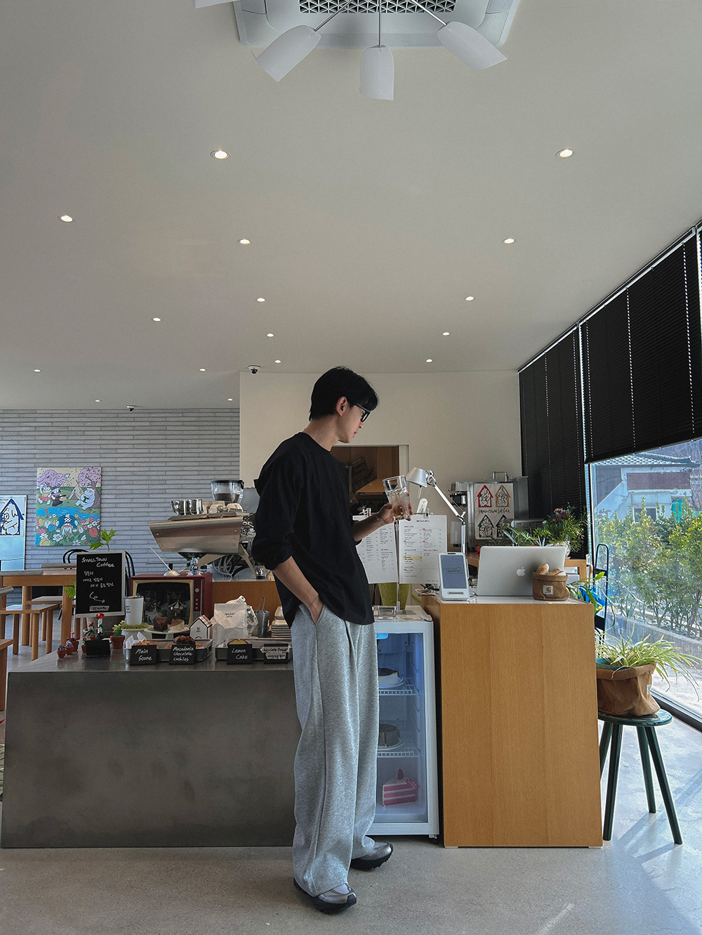 긴팔 티셔츠 모델 착용 이미지-S14L134