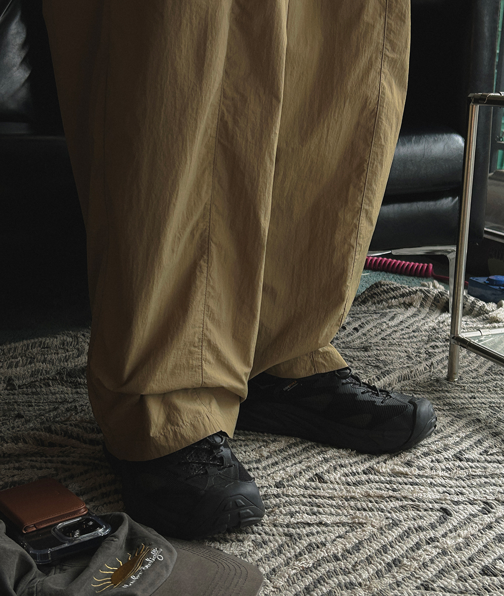 반팔 티셔츠 모델 착용 이미지-S4L4