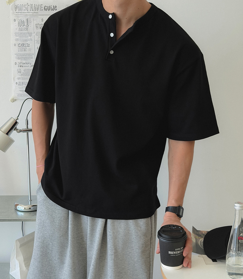 반팔 티셔츠 모델 착용 이미지-S1L4